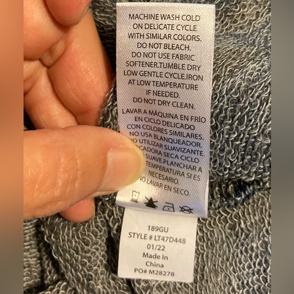 Wildfox Women’s Shady Lady Pullover Hoodie Kangaroo Pocket 1 Cold Shoulder Large - Picture 13 of 16